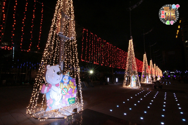 2013臺中聖誕熊厲害:2013臺中聖誕熊厲害✪點燈活動~102.12.06