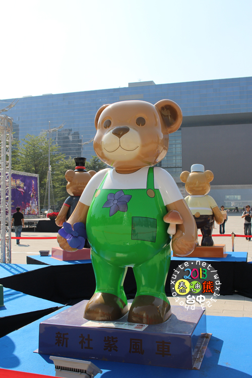 2013泰迪熊台中樂活嘉年華:2013泰迪熊台中樂活嘉年華❤花了9天才拍齊104隻『熊兒』~103.01.01更新