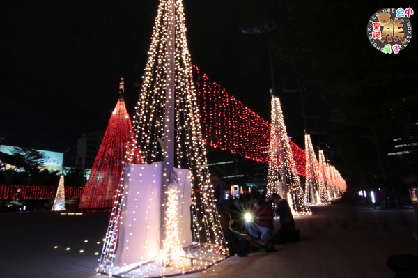 2013臺中聖誕熊厲害:2013臺中聖誕熊厲害✪點燈活動~102.12.06