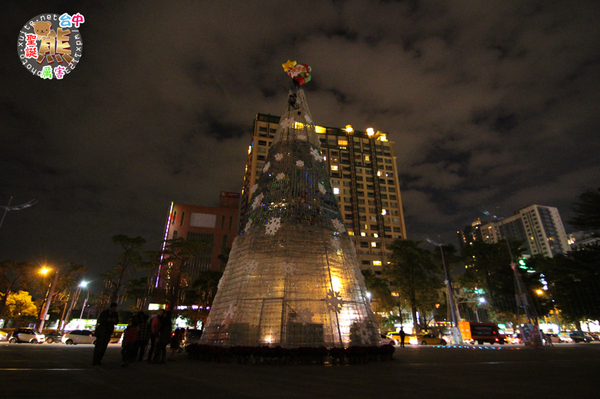 2013臺中聖誕熊厲害:2013臺中聖誕熊厲害✪點燈活動~102.12.06