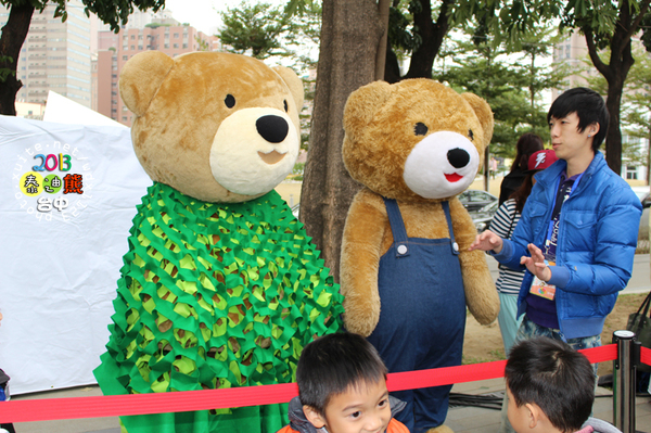2013泰迪熊台中樂活嘉年華:2013泰迪熊台中樂活嘉年華❤花了9天才拍齊104隻『熊兒』~103.01.01更新