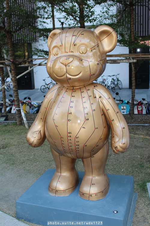 2013泰迪熊台中樂活嘉年華:2013泰迪熊台中樂活嘉年華❤花了9天才拍齊104隻『熊兒』~103.01.01更新