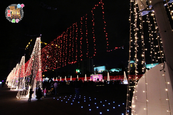 2013臺中聖誕熊厲害:2013臺中聖誕熊厲害✪點燈活動~102.12.06