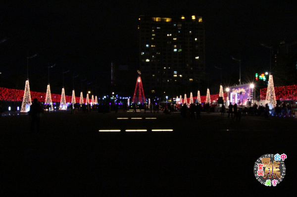 2013臺中聖誕熊厲害:2013臺中聖誕熊厲害✪點燈活動~102.12.06