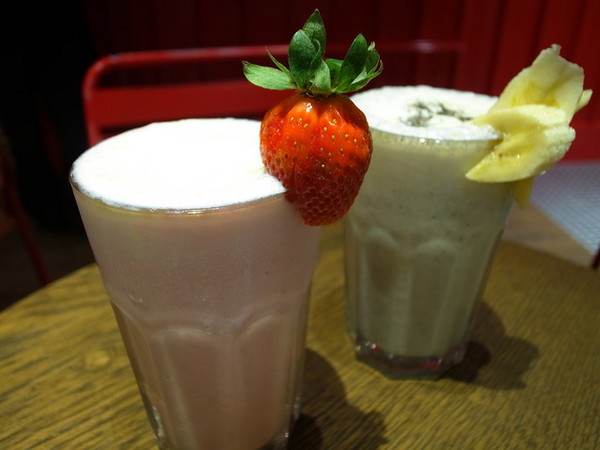 MR.PAPA WAFFLE&CAFE 比利時鬆餅專賣店(明耀門市)：＜台北｜東區｜鬆餅＞鬆餅人＃愛心鎖牆＃提拉米蘇鬆餅～MR.PAPA WAFFLE&CAFE 比利時鬆餅專賣店