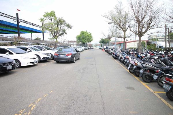 【台北旅遊】台北花卉村-美麗的紫藤花季