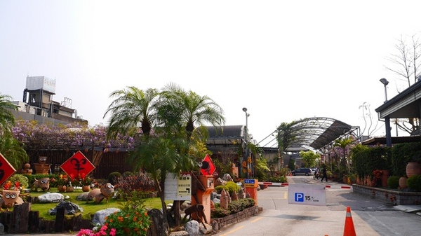 台北花卉村(Taipei Garden Mall):【台北◍•ᴗ•◍社子】賞花・台北花卉村賞紫藤花2015・3/20花況✯親子DIY景點|沉醉於紫藤花戀情