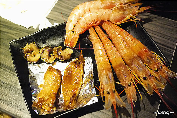 好客 酒吧燒烤(忠孝店)：［台北東區］【好客酒吧燒烤(忠孝店)】天使紅蝦、生蠔、牛小排『帝王餐888』雙人吃到飽體驗