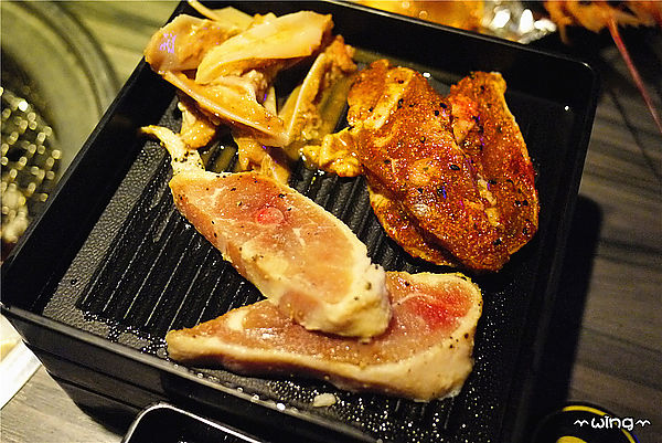 好客 酒吧燒烤(忠孝店)：［台北東區］【好客酒吧燒烤(忠孝店)】天使紅蝦、生蠔、牛小排『帝王餐888』雙人吃到飽體驗