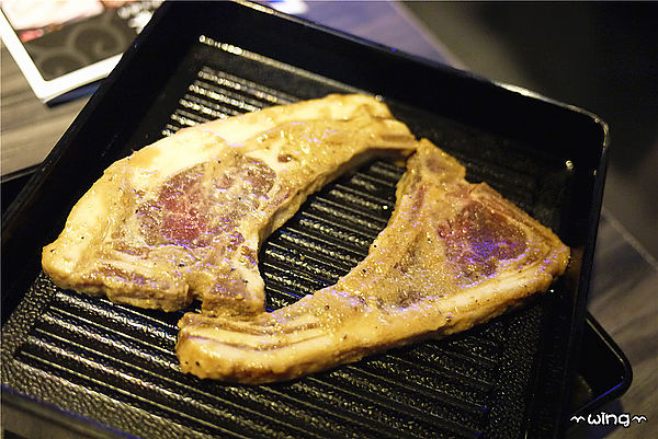 好客 酒吧燒烤(忠孝店)：［台北東區］【好客酒吧燒烤(忠孝店)】天使紅蝦、生蠔、牛小排『帝王餐888』雙人吃到飽體驗