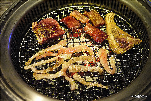 好客 酒吧燒烤(忠孝店)：［台北東區］【好客酒吧燒烤(忠孝店)】天使紅蝦、生蠔、牛小排『帝王餐888』雙人吃到飽體驗