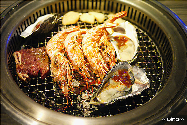 好客 酒吧燒烤(忠孝店)：［台北東區］【好客酒吧燒烤(忠孝店)】天使紅蝦、生蠔、牛小排『帝王餐888』雙人吃到飽體驗