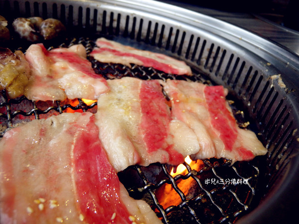 好客 酒吧燒烤(忠孝店):【台北市大安區。酒吧燒烤】近忠孝復興捷運站 好客。酒吧燒烤 東區火烤兩吃吃到飽推薦