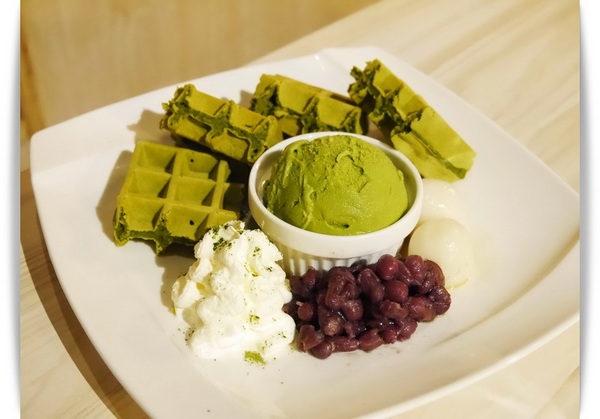 Machikaka：【中山區】Machikaka－宇治高級抹茶跑進可愛的跳舞格子裡摟！