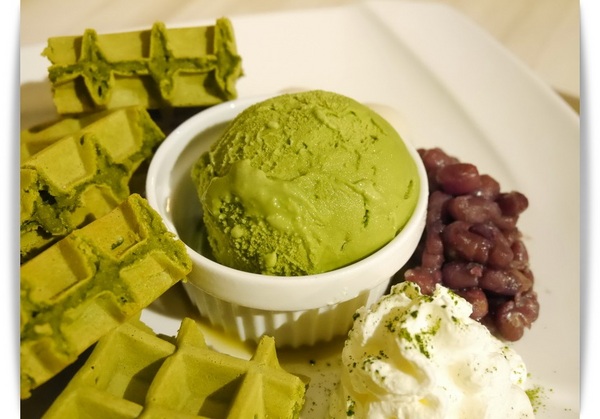 Machikaka：【中山區】Machikaka－宇治高級抹茶跑進可愛的跳舞格子裡摟！