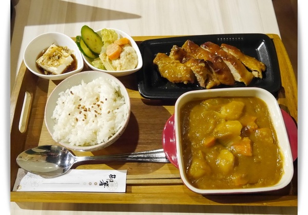 Machikaka：【中山區】Machikaka－宇治高級抹茶跑進可愛的跳舞格子裡摟！