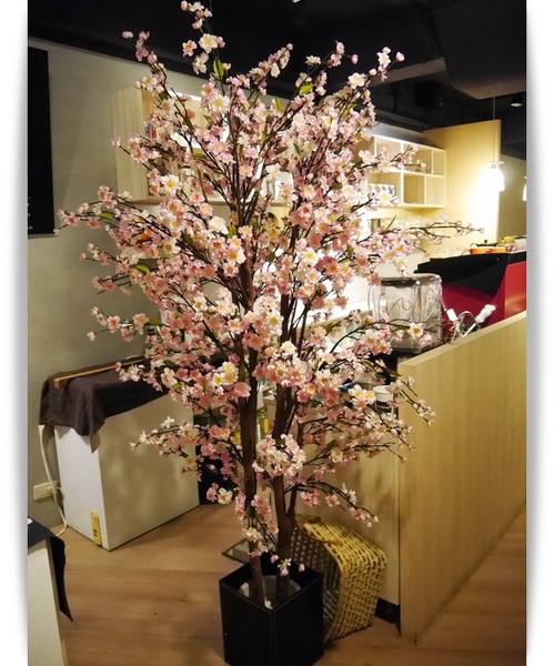 Machikaka：【中山區】Machikaka－宇治高級抹茶跑進可愛的跳舞格子裡摟！