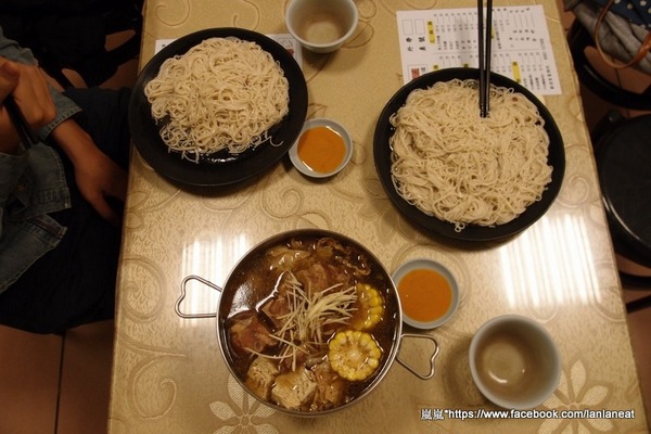 東風羊肉爐:【台中東海】東風羊肉爐-有好吃的麵線還有單人羊肉爐!