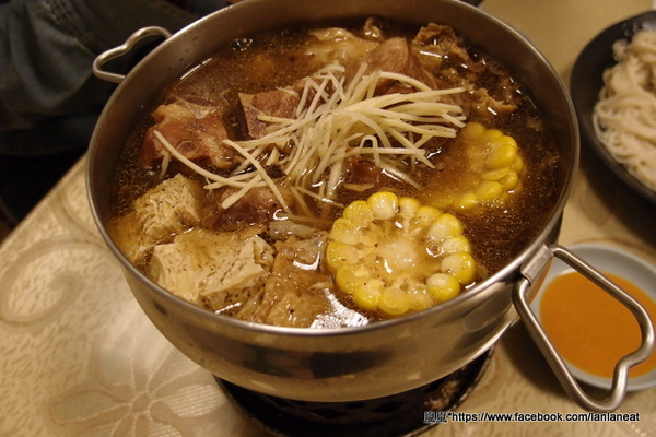 東風羊肉爐:【台中東海】東風羊肉爐-有好吃的麵線還有單人羊肉爐!