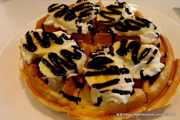 皇家盒子 ROYAL BOX:【台中西區】皇家盒子 ROYAL BOX-軟軟的香蕉巧克力鬆餅