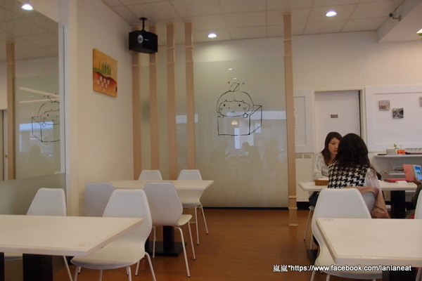 皇家盒子 ROYAL BOX:【台中西區】皇家盒子 ROYAL BOX-軟軟的香蕉巧克力鬆餅