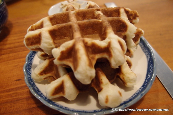 鐵木咖啡：【台中東海】鐵木咖啡－用心的店家顧客看的見，豐富繽紛的沙拉～