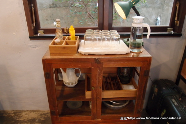 鐵木咖啡：【台中東海】鐵木咖啡－用心的店家顧客看的見，豐富繽紛的沙拉～