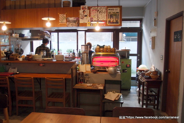 鐵木咖啡：【台中東海】鐵木咖啡－用心的店家顧客看的見，豐富繽紛的沙拉～