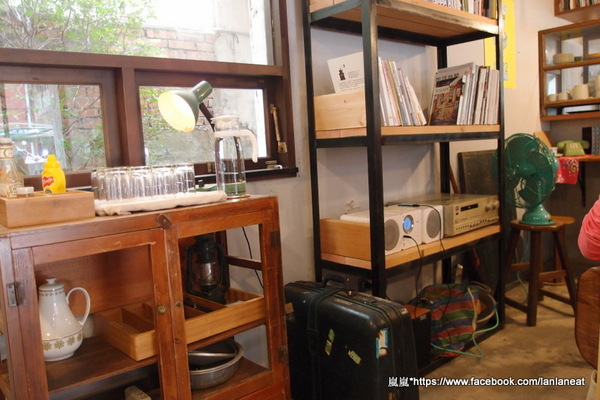 鐵木咖啡：【台中東海】鐵木咖啡－用心的店家顧客看的見，豐富繽紛的沙拉～