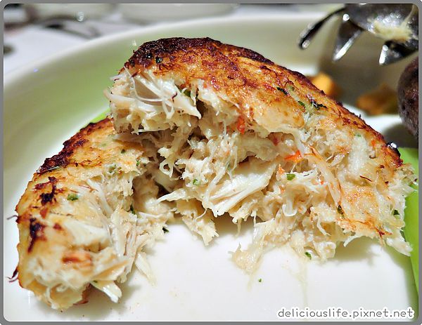 馬里蘭風味蟹肉餅佐香辣醬