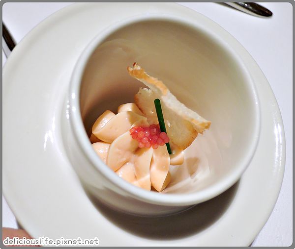 鮭魚幕斯配蝦卵