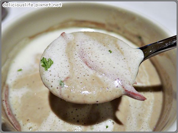 卡布奇諾野菌湯搭燻鴨肉