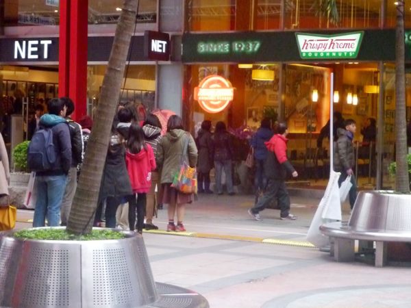 Krispy Kreme 台北信義店:Krispy Kreme甜甜圈 台灣首店