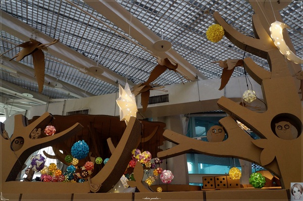 紙箱王火車餐廳(烏日店)：[台中追五月天小旅行]台中 新烏日火車站~紙箱王之火車站限定版