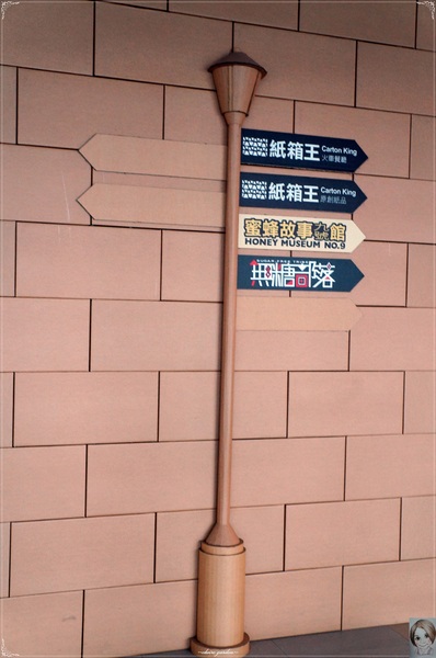 紙箱王火車餐廳(烏日店)：[台中追五月天小旅行]台中 新烏日火車站~紙箱王之火車站限定版