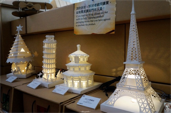 紙箱王火車餐廳(烏日店)：[台中追五月天小旅行]台中 新烏日火車站~紙箱王之火車站限定版