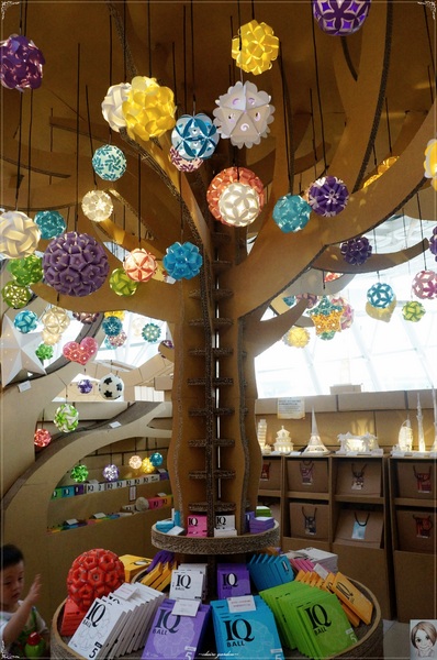 紙箱王火車餐廳(烏日店)：[台中追五月天小旅行]台中 新烏日火車站~紙箱王之火車站限定版