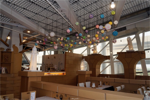 紙箱王火車餐廳(烏日店)：[台中追五月天小旅行]台中 新烏日火車站~紙箱王之火車站限定版