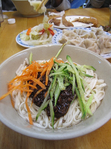 老夫子牛肉麵：中興新村美食－老夫子牛肉麵ｖｓ排骨飯