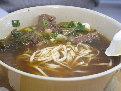 老夫子牛肉麵：中興新村美食－老夫子牛肉麵ｖｓ排骨飯