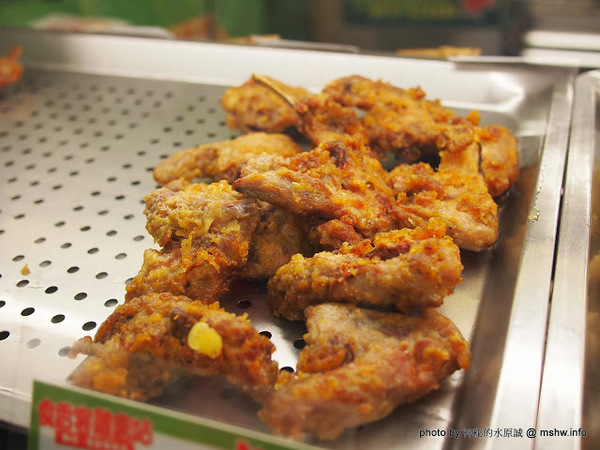 食香客雞會站雞排專賣(北門總店):【食記】台南中西區-食香客雞會站雞排茶飲專賣店@台南北門總店 : 份量實在,甜鹹交錯的創意炸物