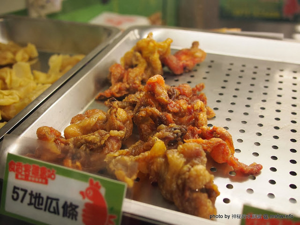 食香客雞會站雞排專賣(北門總店):【食記】台南中西區-食香客雞會站雞排茶飲專賣店@台南北門總店 : 份量實在,甜鹹交錯的創意炸物