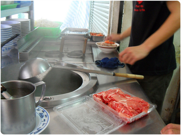 海鮮河粉乾麵：<抗漲專區>CP值超高，豬肝、蝦子、肉片，滿足你的胃~_海鮮河粉乾麵