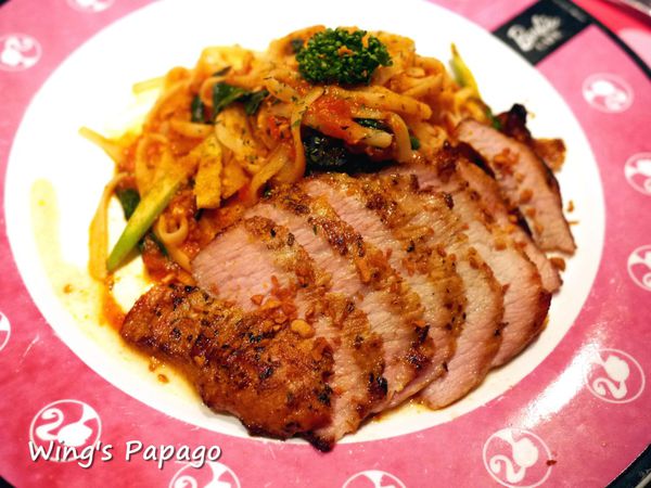 Barbie Cafe 芭比時尚主題餐廳：夢幻滿屋。讓人目不瑕給的【Barbie Cafe】芭比餐廳體驗