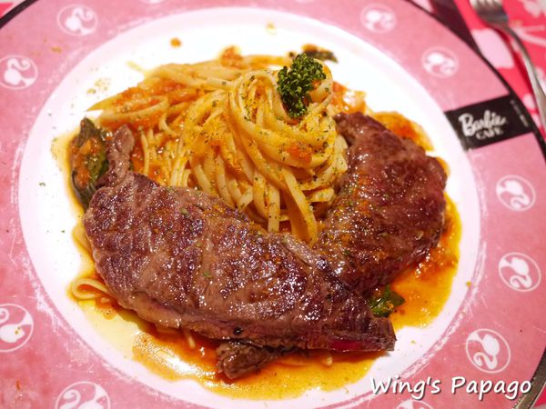 Barbie Cafe 芭比時尚主題餐廳：夢幻滿屋。讓人目不瑕給的【Barbie Cafe】芭比餐廳體驗