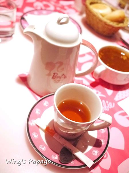 Barbie Cafe 芭比時尚主題餐廳：夢幻滿屋。讓人目不瑕給的【Barbie Cafe】芭比餐廳體驗