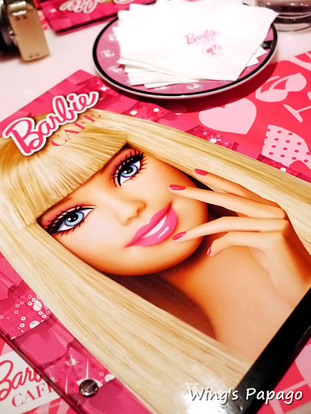 Barbie Cafe 芭比時尚主題餐廳：夢幻滿屋。讓人目不瑕給的【Barbie Cafe】芭比餐廳體驗