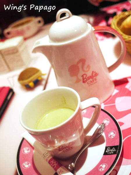 Barbie Cafe 芭比時尚主題餐廳：夢幻滿屋。讓人目不瑕給的【Barbie Cafe】芭比餐廳體驗