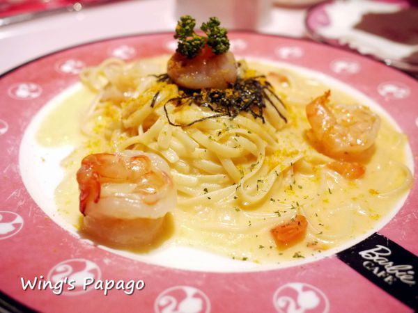 Barbie Cafe 芭比時尚主題餐廳：夢幻滿屋。讓人目不瑕給的【Barbie Cafe】芭比餐廳體驗