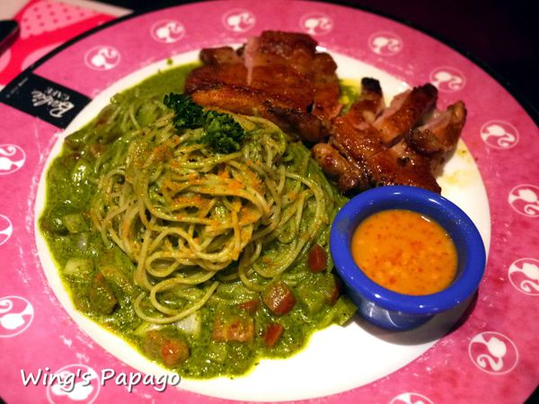 Barbie Cafe 芭比時尚主題餐廳：夢幻滿屋。讓人目不瑕給的【Barbie Cafe】芭比餐廳體驗